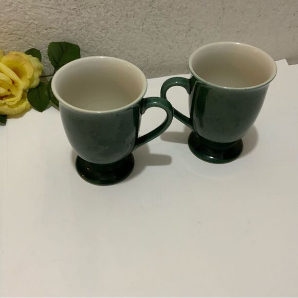 2 Churchill Made in England Green Pedestal Glasses /Mugs with Gold Rim 4 1/2” G6 - Picture 1 of 9